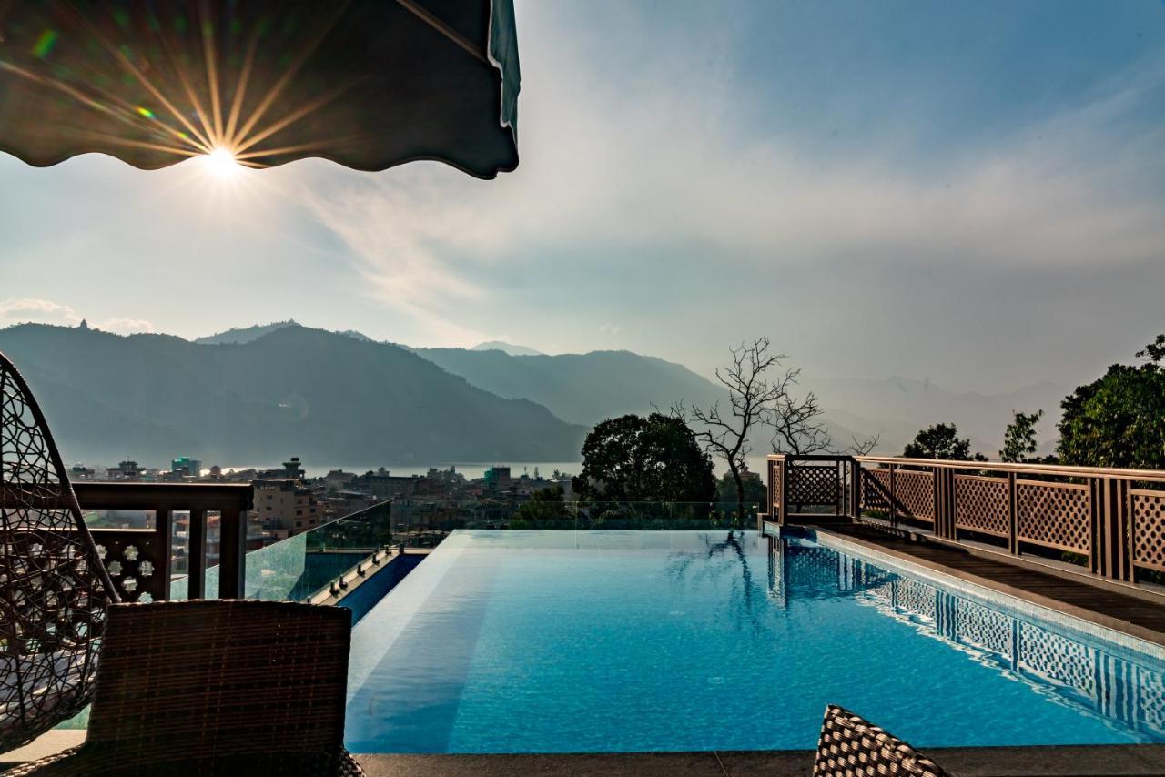 Bar Peepal Resort Pokhara Exterior foto View from the rooftop pool