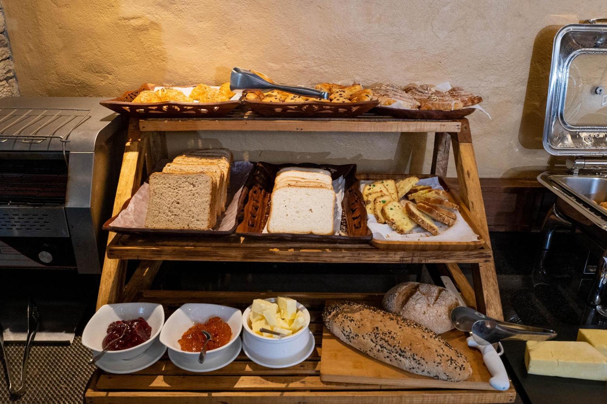 Bar Peepal Resort Pokhara Exterior foto A selection of cheeses at a buffet
