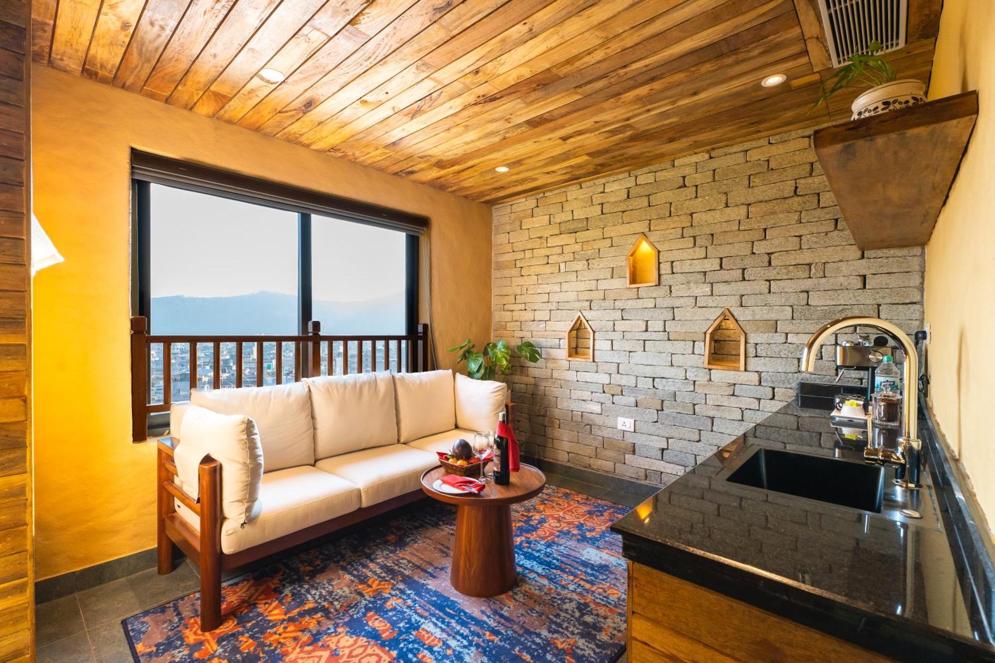 Bar Peepal Resort Pokhara Exterior foto A living room in a typical apartment